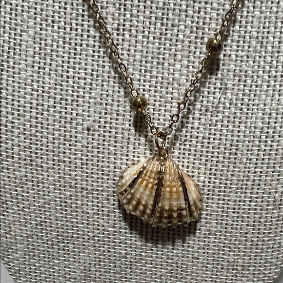 Gold Shell Pendant Necklace - Picture 2 of 3